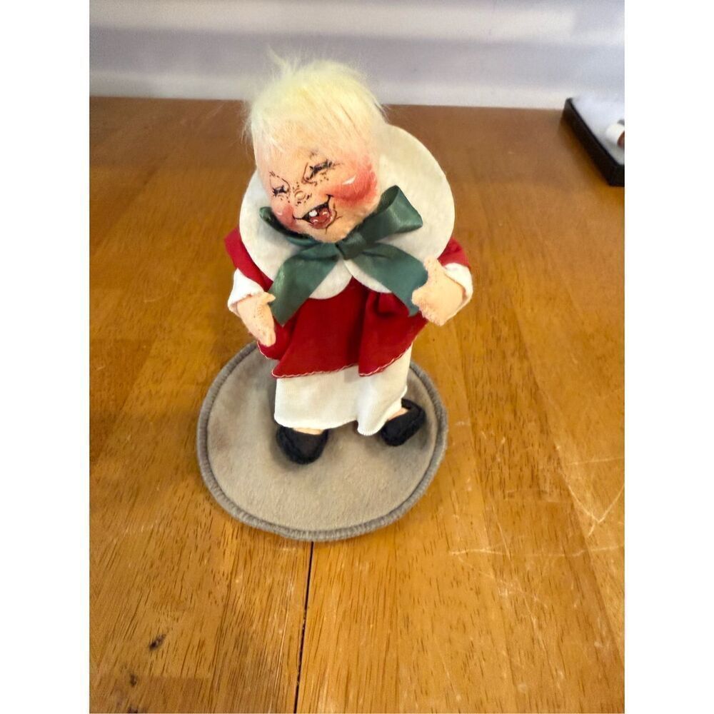 Annalee Girl Caroler Doll 1994